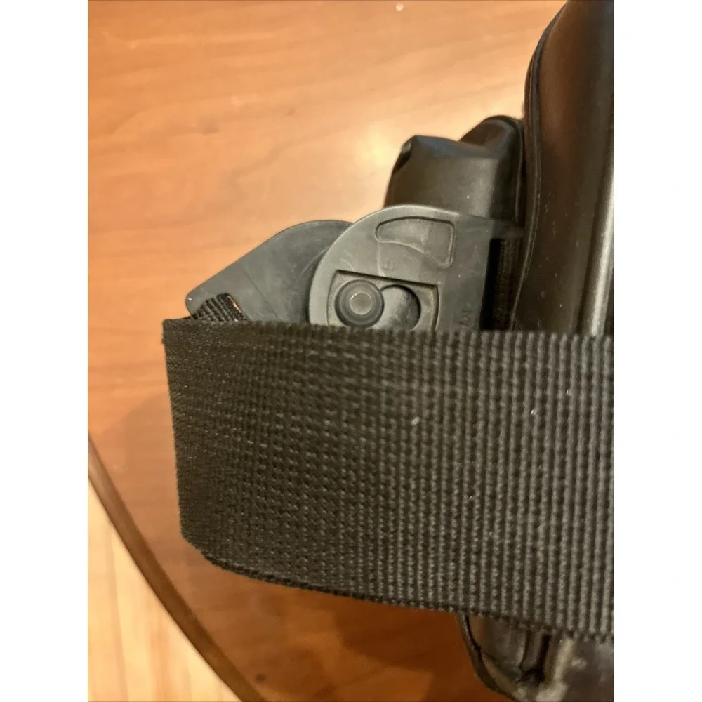 Vintage Large Black Ambico Leather Shoulder Carry Bag For Camera/Video Gear